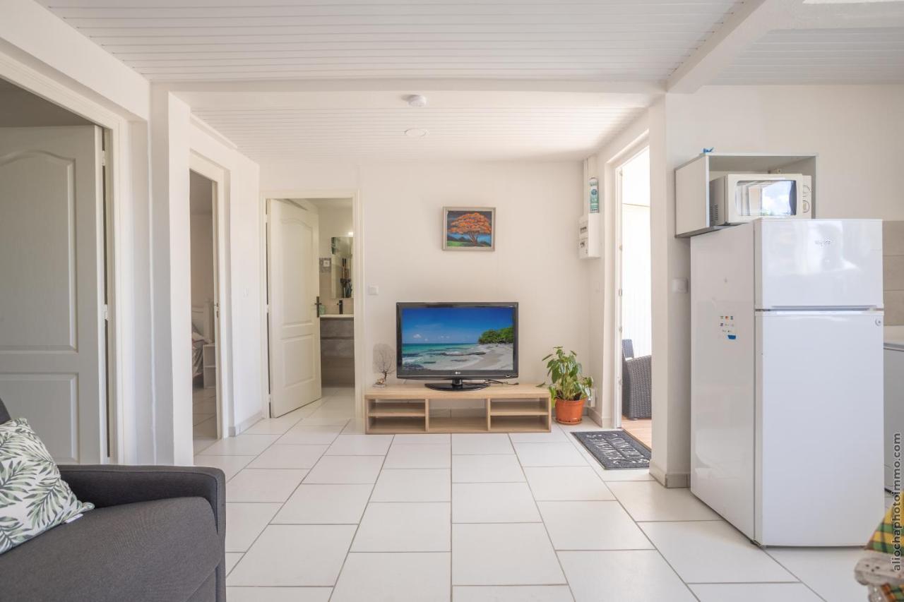 Alpinia - Appt Avec Piscine Partagee Apartment Saint-Pierre Exterior photo